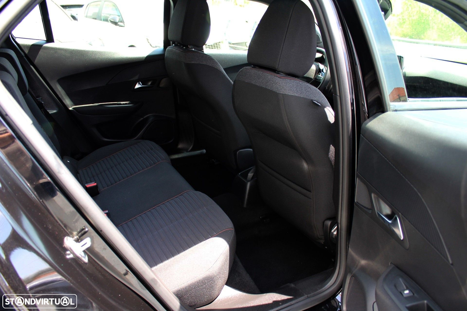 Peugeot 2008 1.2 PureTech Active Pack - 20