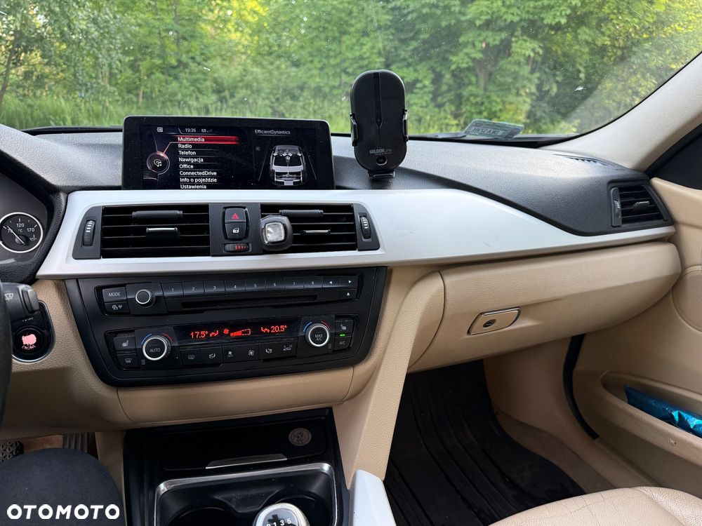 BMW Seria 3 320i Efficient Dynamics Luxury Line - 9