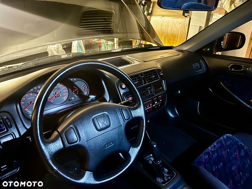 Honda Civic 1.6 VTi - 8