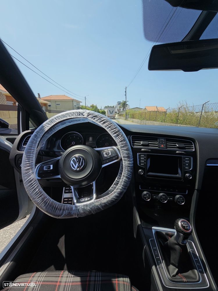 VW Golf GTI BlueMotion - 13