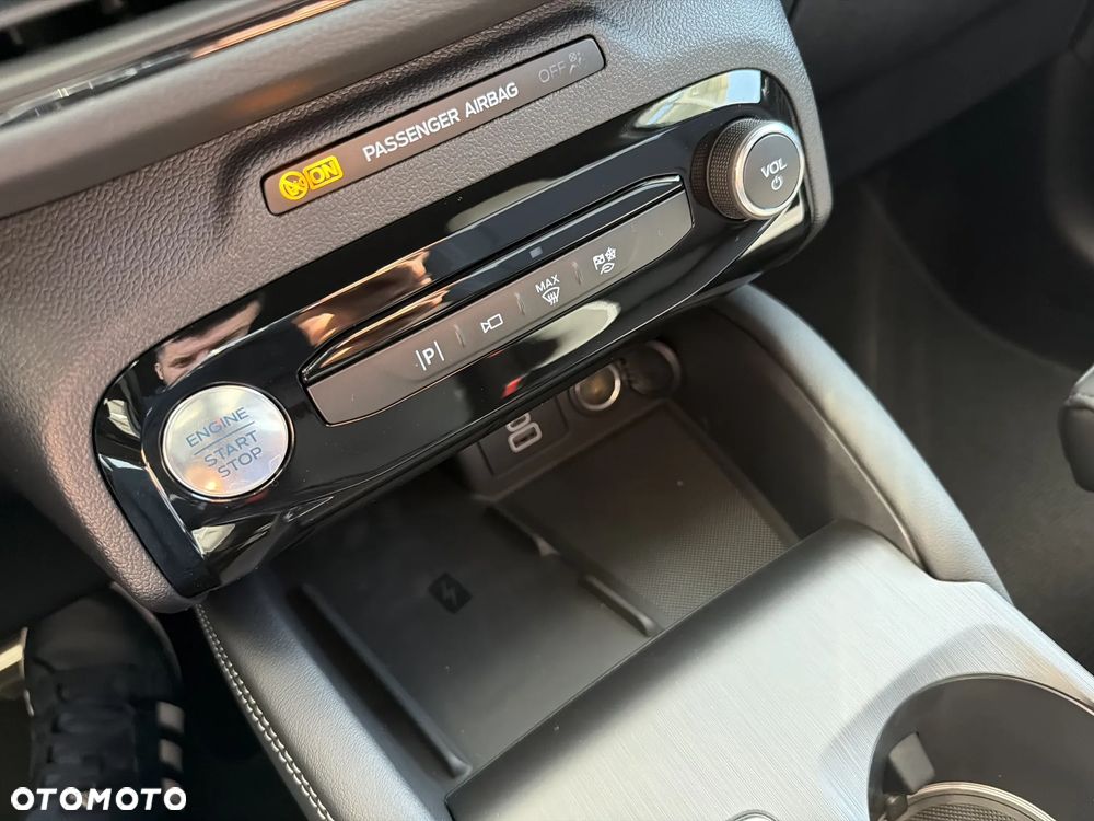 Ford Kuga 2.5 Duratec FHEV SOUND EDITION - 21