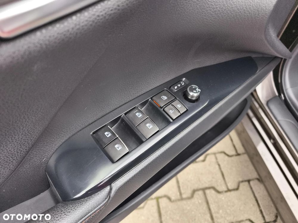 Toyota Camry 2.5 Hybrid Comfort CVT - 22