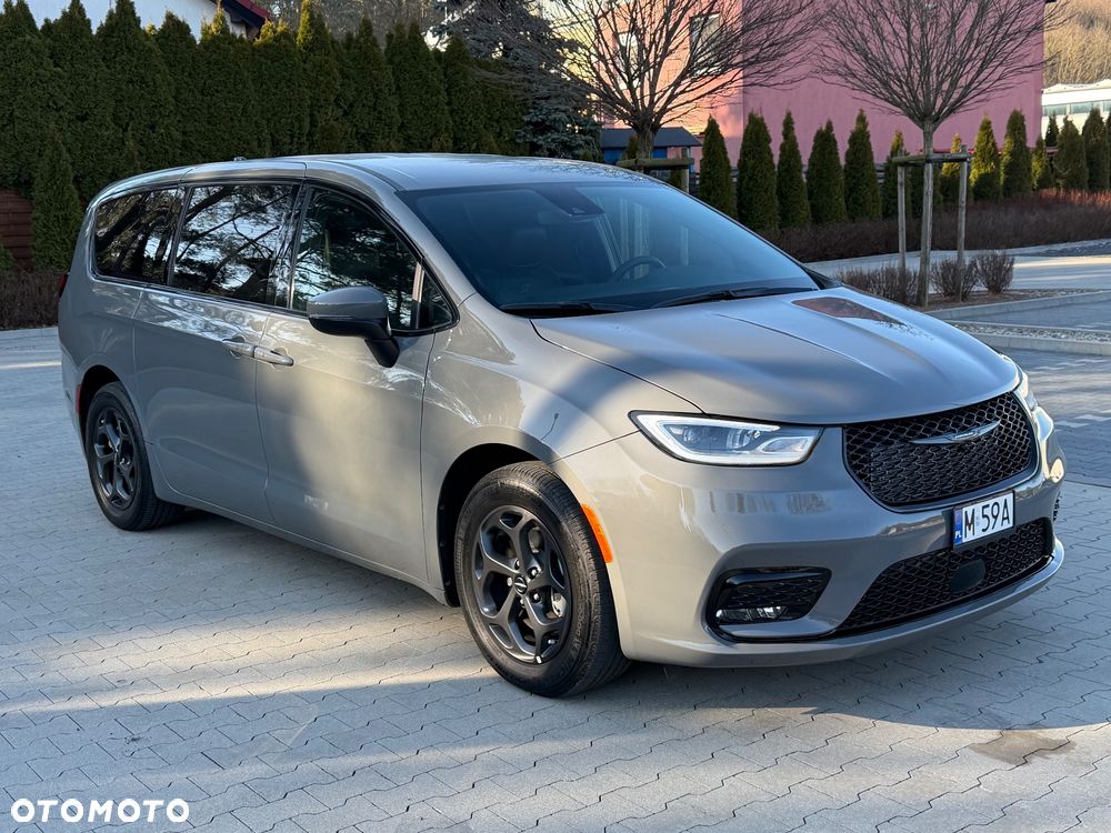 Chrysler Pacifica - 3
