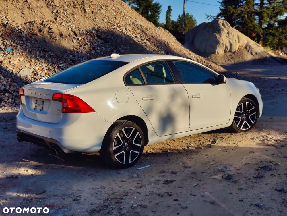 Volvo S60 T5 Geartronic RDesign - 11