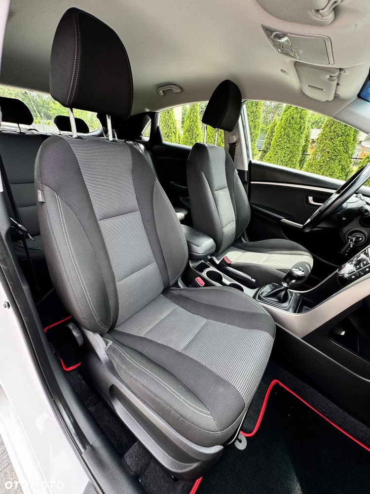 Hyundai i30 1.6 D Classic + - 14