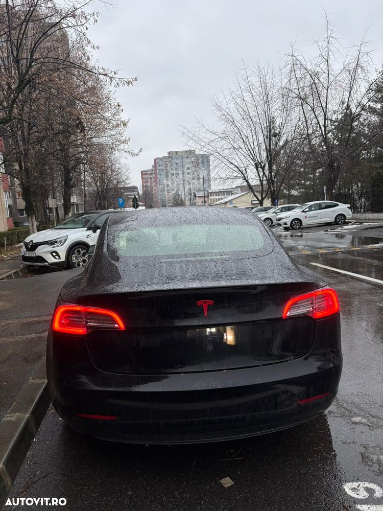Tesla Model 3 - 1