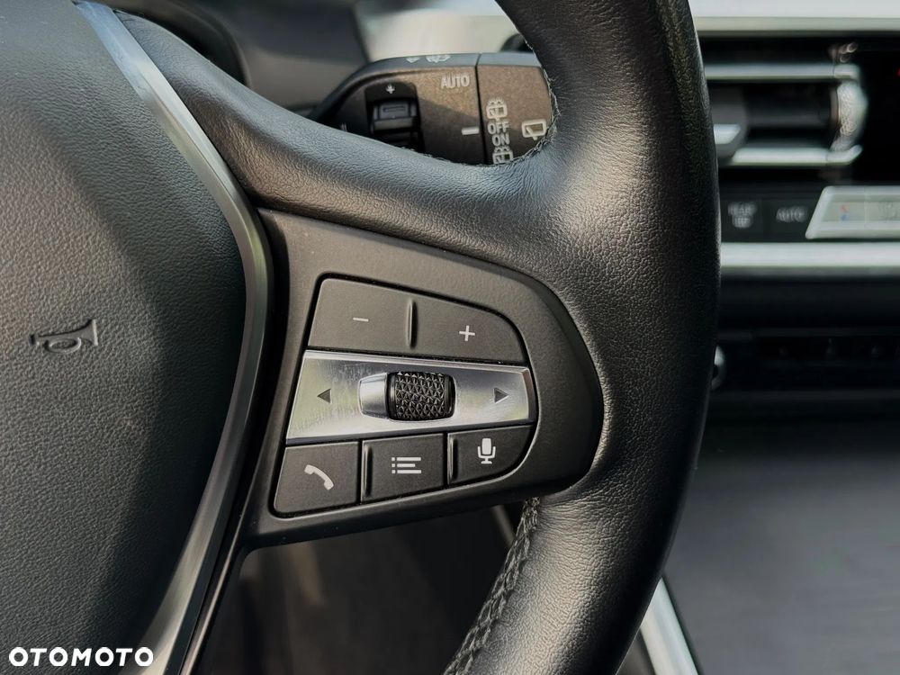 BMW Seria 3 320d xDrive Luxury Line - 9