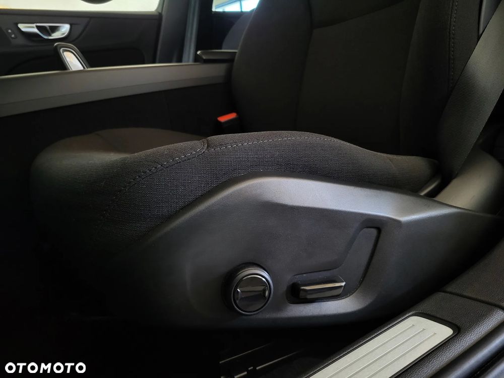 Volvo V60 B4 D Momentum - 28