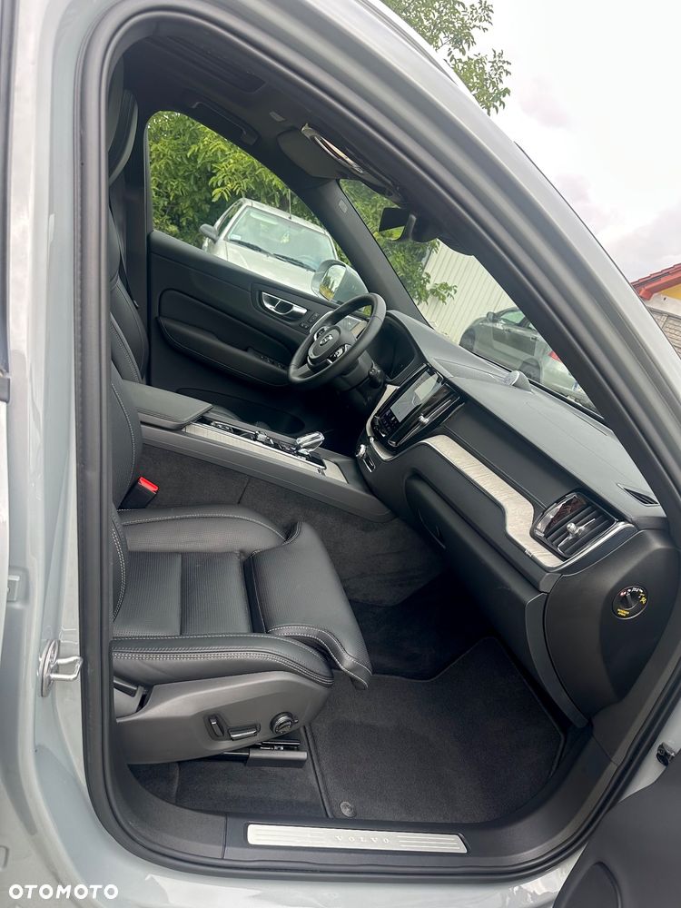 Volvo XC 60 T8 AWD Ultra Bright - 25
