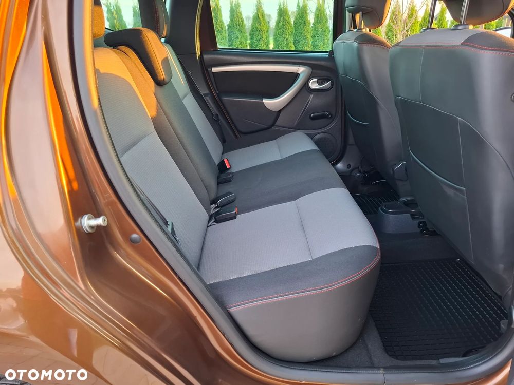 Dacia Duster 1.6 16V 105 4x2 Celebration - 37