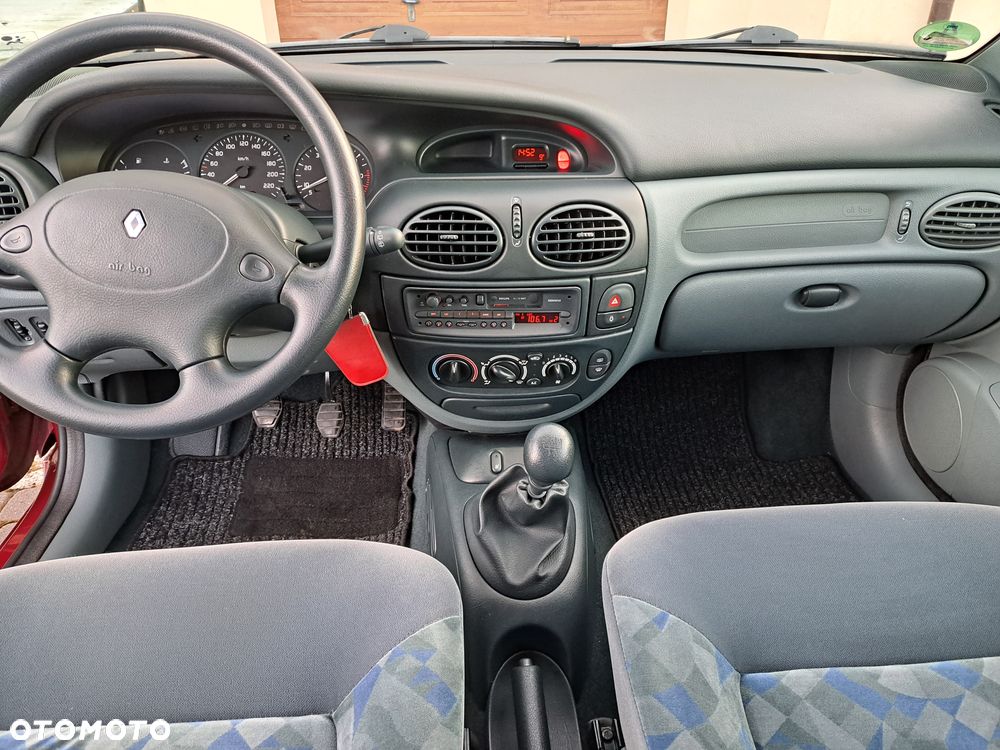 Renault Megane 2.0 RT - 24