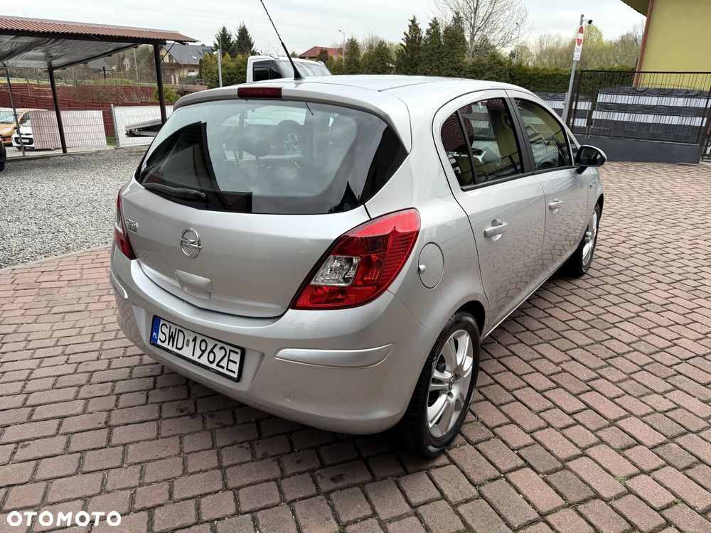 Opel Corsa 1.2 16V Essentia - 4
