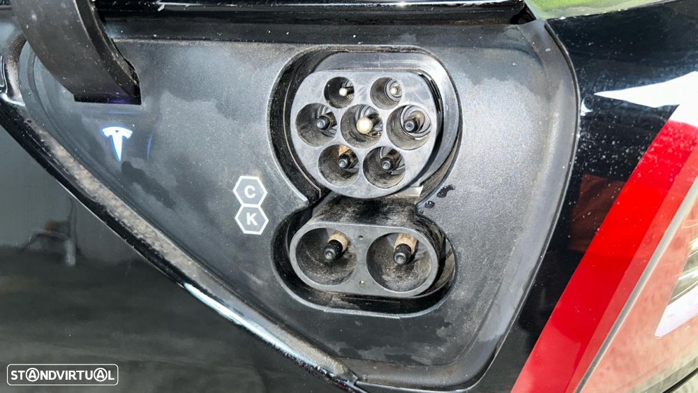 Tesla Model Y Performance Dual Motor AWD - 11