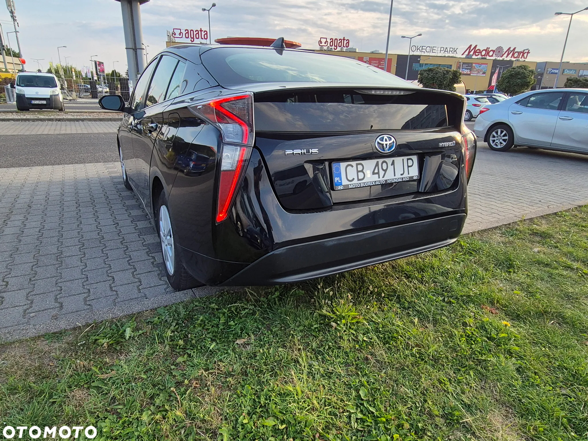 Toyota Prius (Hybrid) - 29