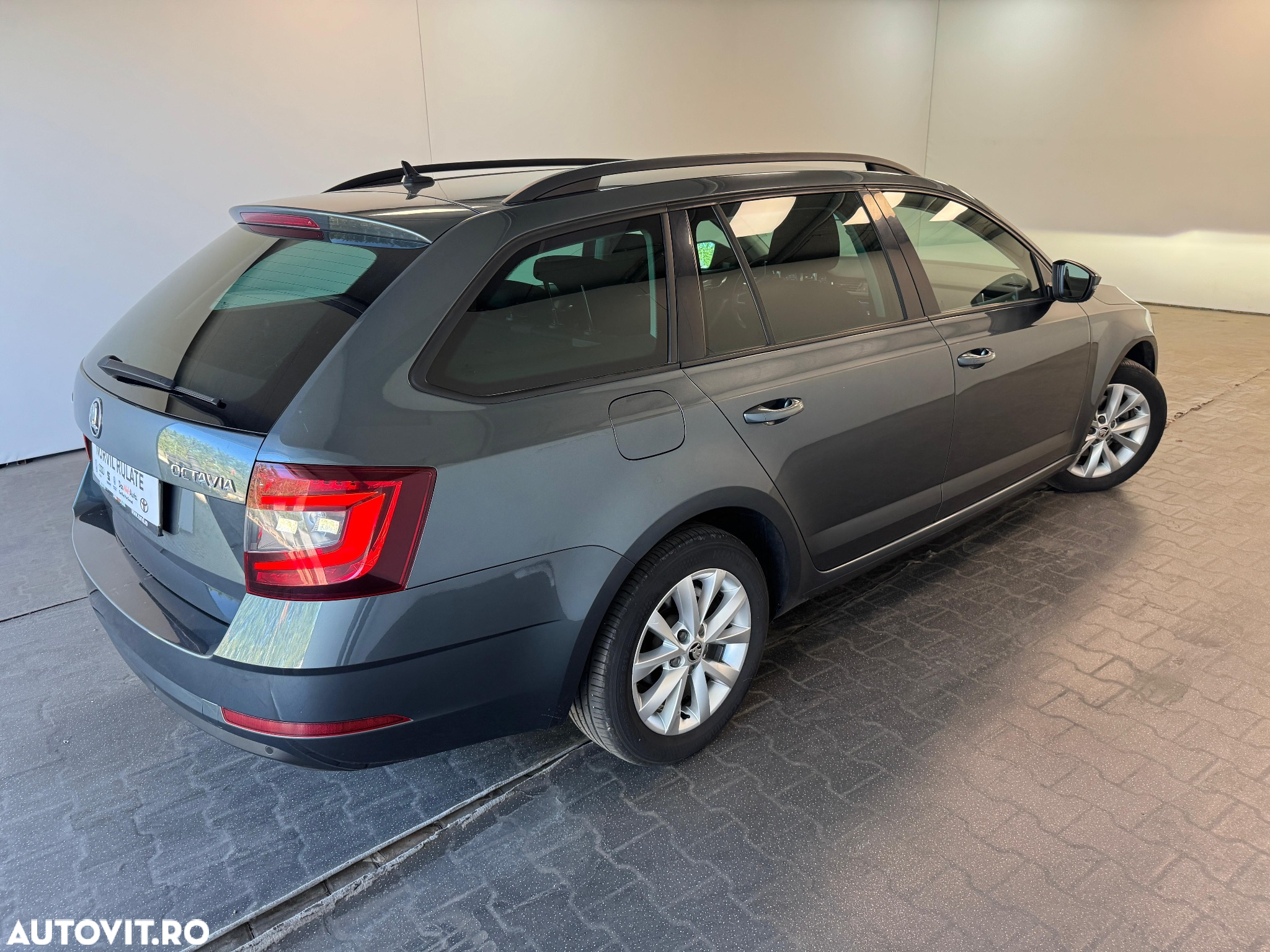 Skoda Octavia Combi Diesel 2.0 TDI DSG Style - 9
