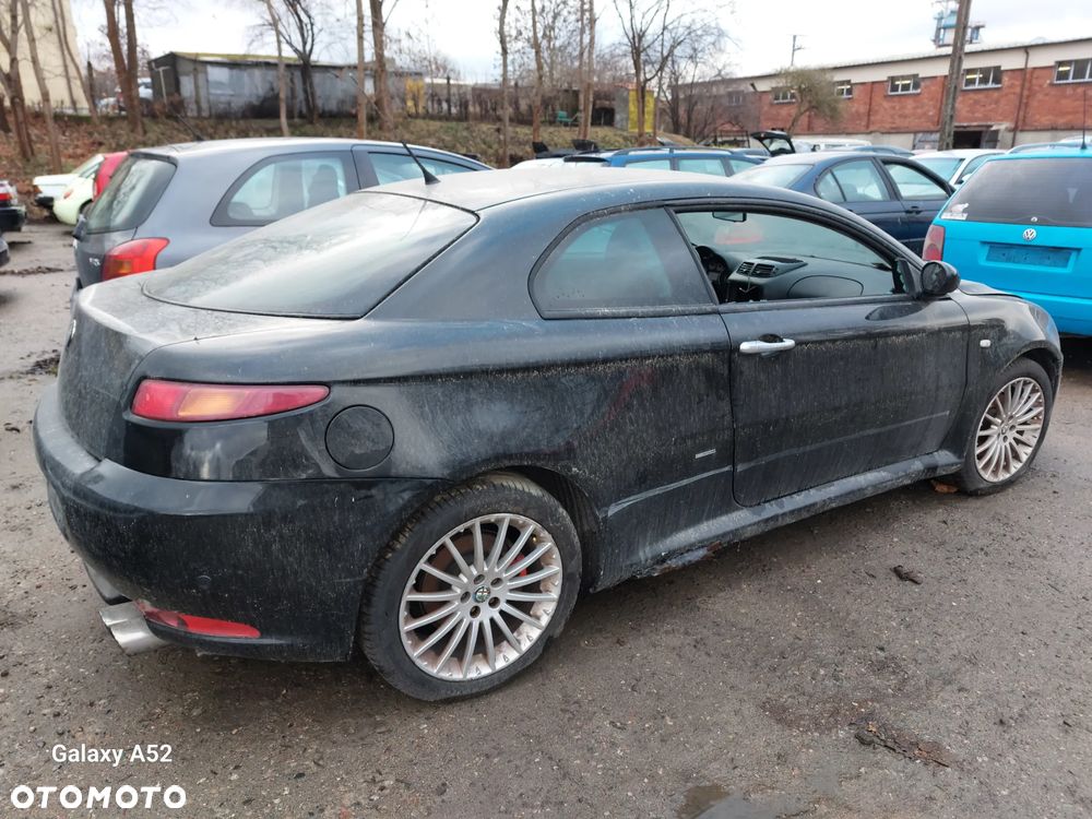 Zderzak ALFA ROMEO GT 06R. maska,lampy,drzwi,klapa..... - 5