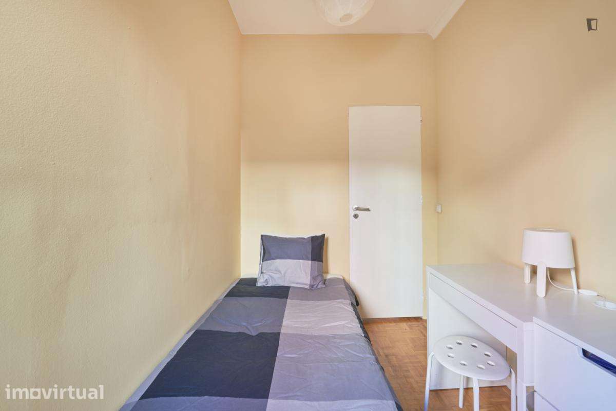 Quarto - localizado em Benfica Lisbon - Grande imagem: 5/14