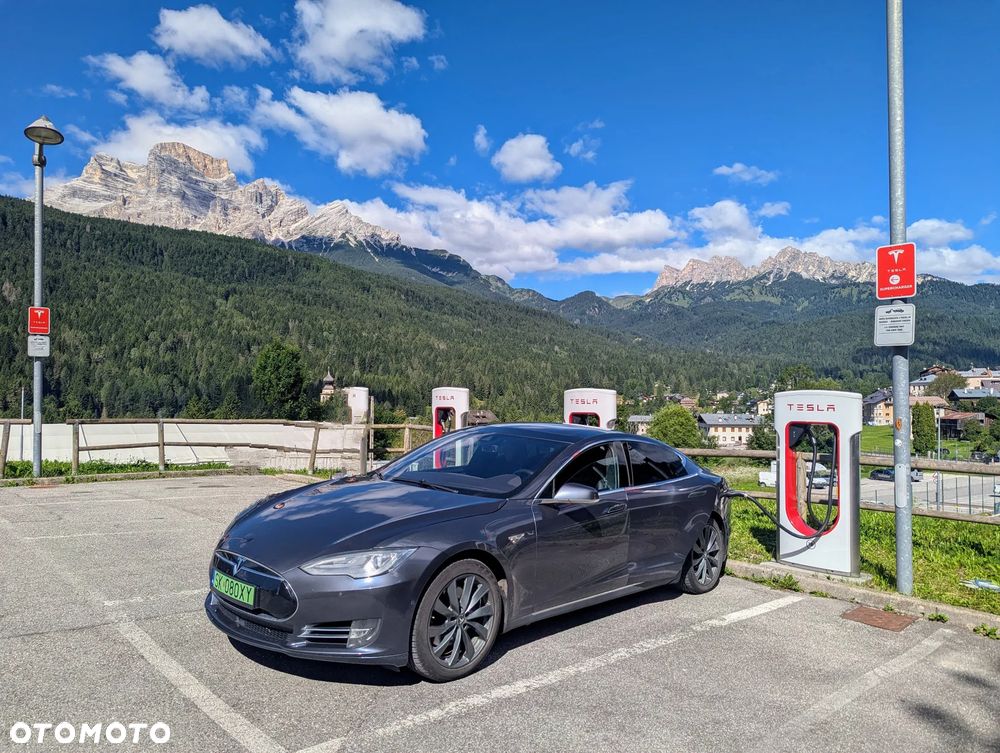 Tesla Model S 85 D - 30