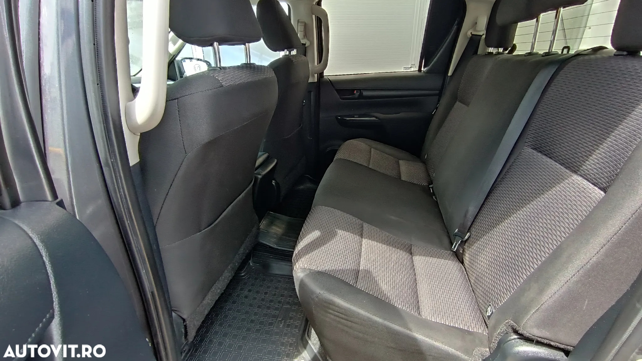 Toyota Hilux 2.4D 150CP 4x4 Double Cab 6MT Comfort - 12