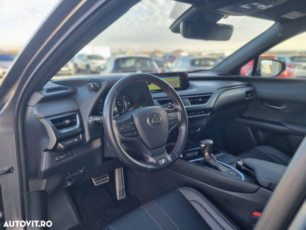 Lexus UX 250h (E-FOUR) F SPORT - 13