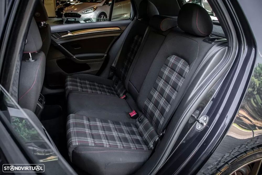 VW Golf 2.0 TSi GTi DSG - 32