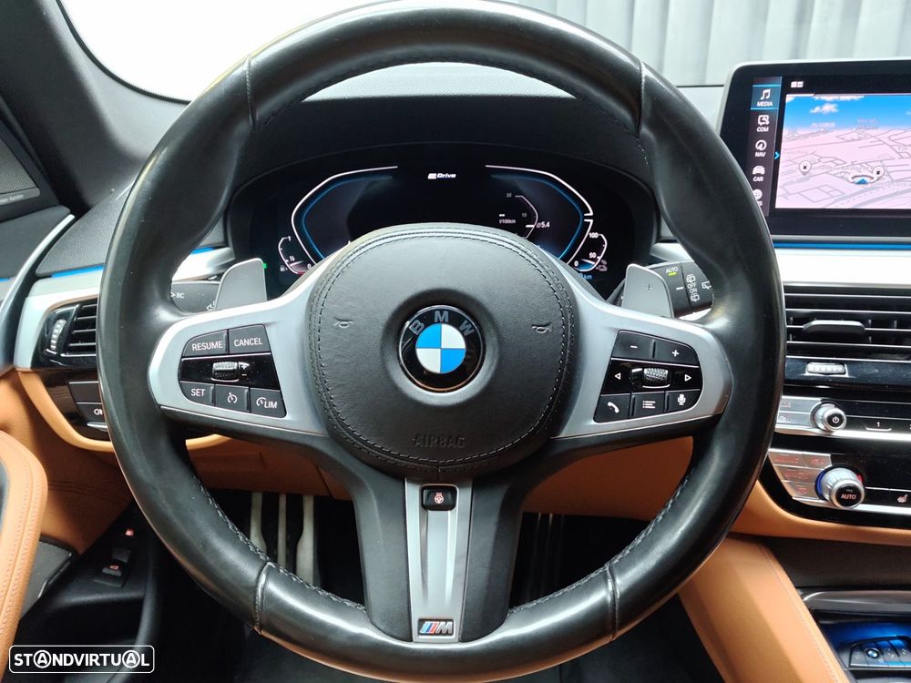 BMW 530 e Pack Desportivo M - 12