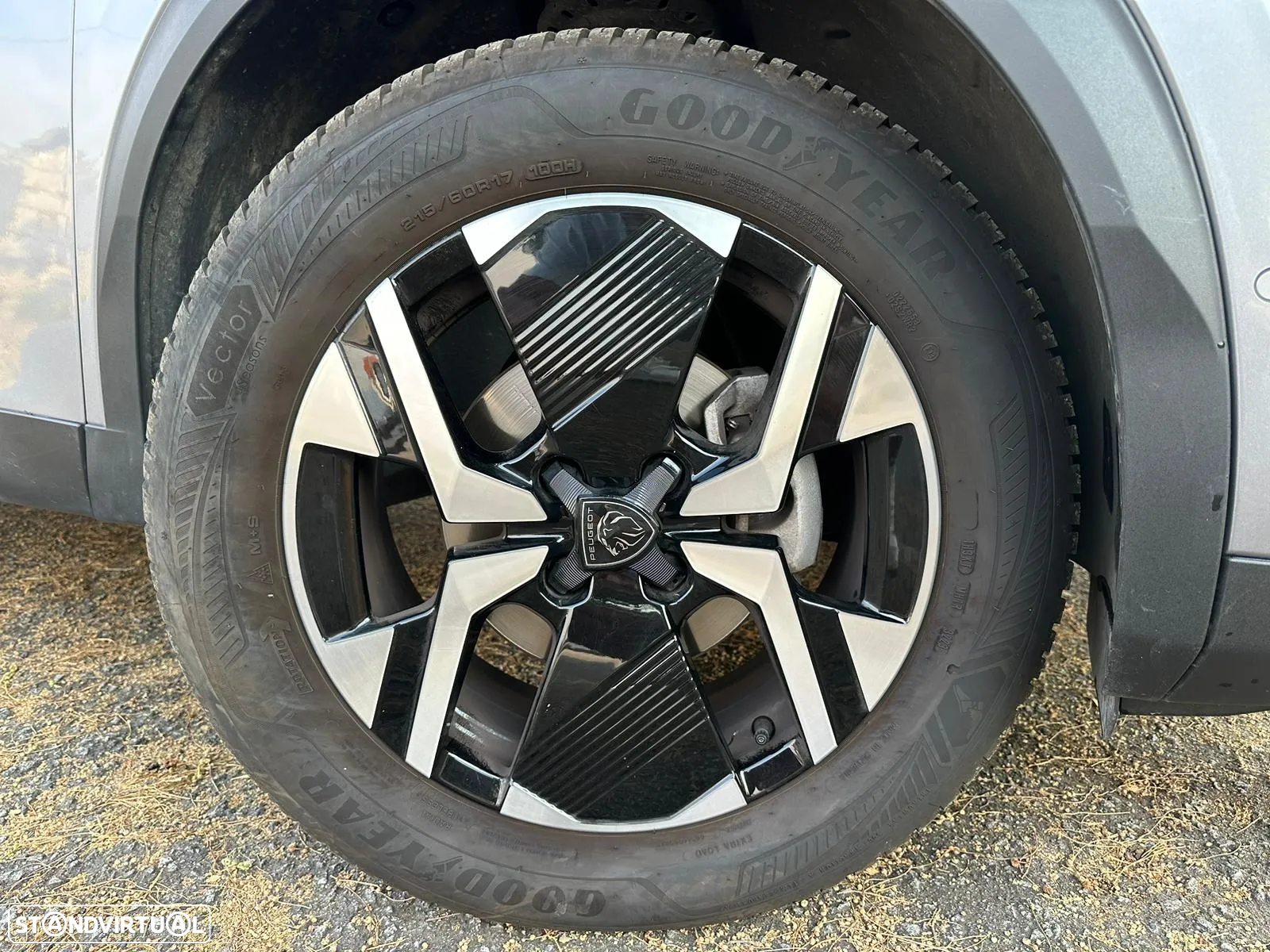 Peugeot 2008 PureTech 130 EAT8 GT - 3