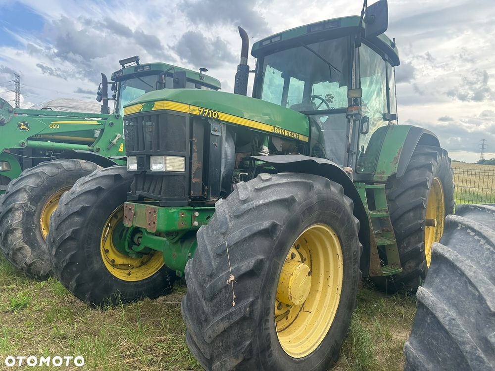 John Deere 7710