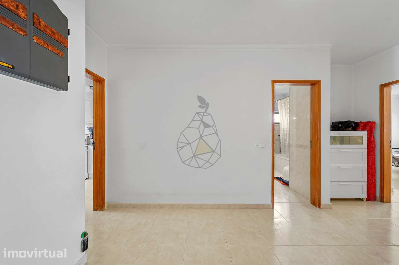Apartamento T2 localizado a cerca de 600 metros da Praia em Quarteira - Grande imagem: 2/41