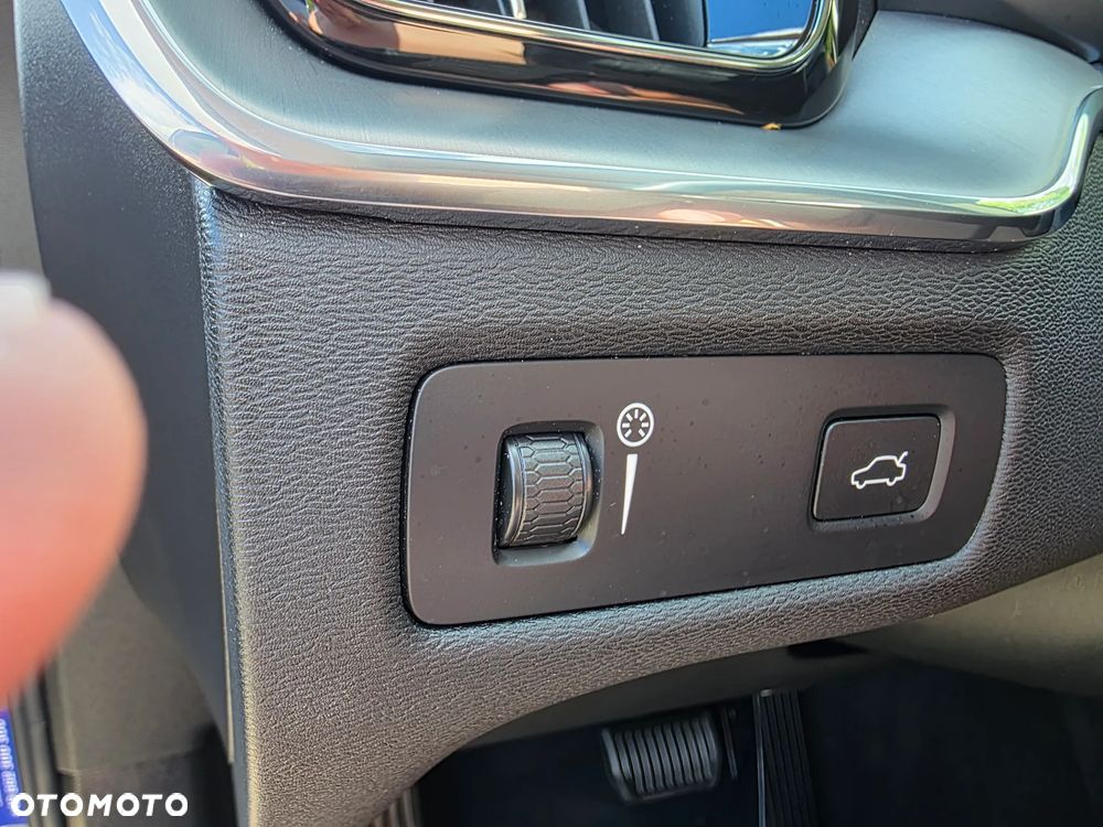 Volvo XC 60 T4 Momentum Pro - 33