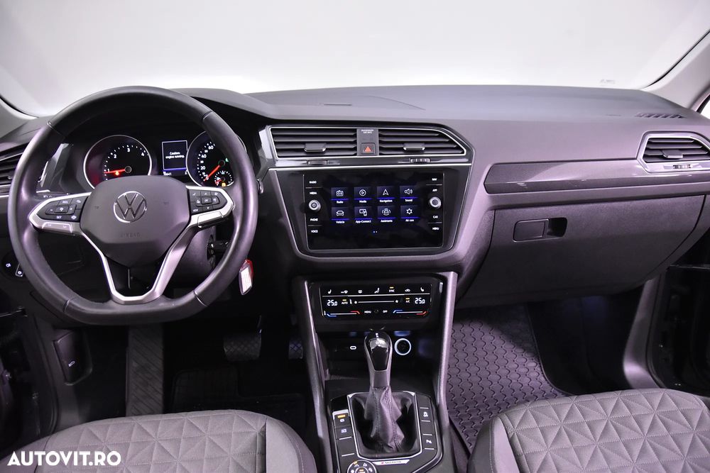 Volkswagen Tiguan - 10