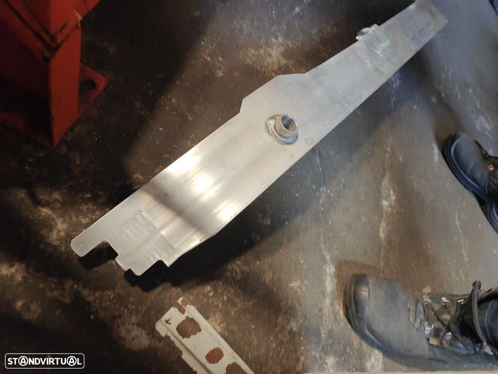 Reforço Do Parachoques Da Frente / Frontal Bmw 1 (F20)  51117255393 ? - 2