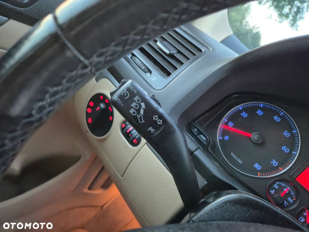 Volkswagen Golf V 1.6 Comfortline - 20