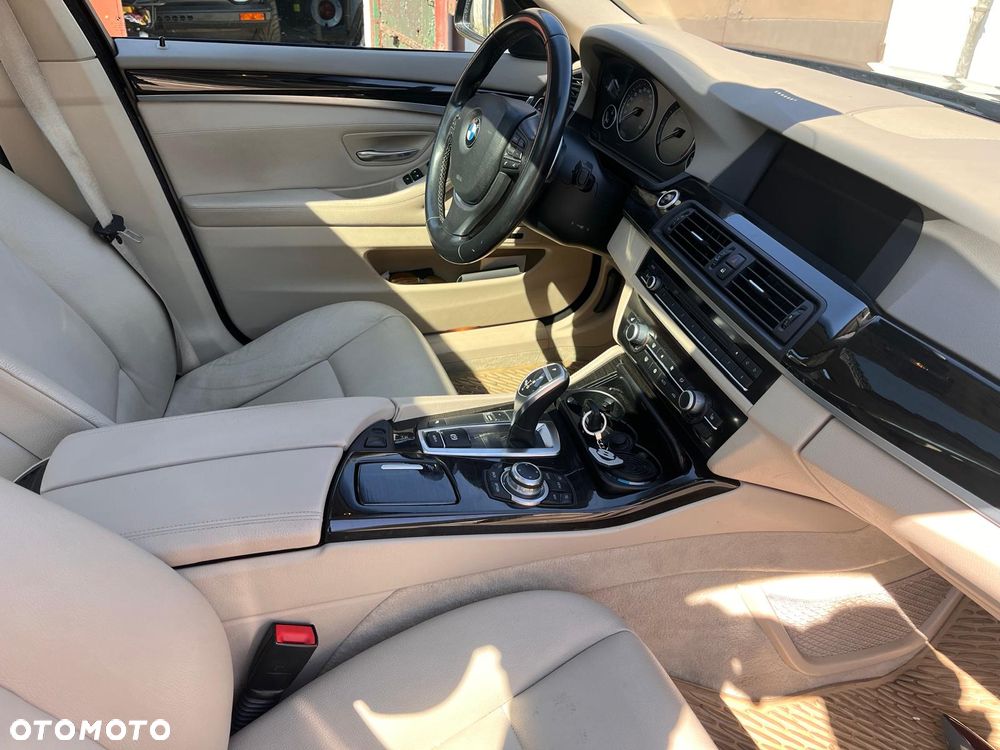 BMW Seria 5 523i - 6