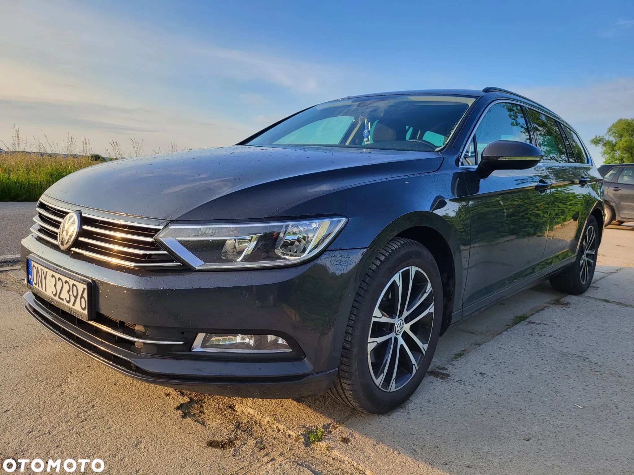 Volkswagen Passat - 1