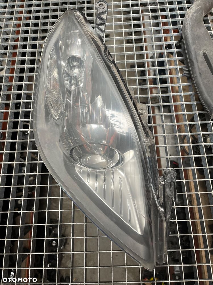 OPEL ZAFIRA B XENON LAMPA PRAWA 13252471 0301214282