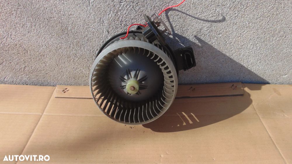 Motoras aeroterma habitaclu,rezistenta trepte Toyota Auris 1.4 benzina an 2006-2012 cod AV272700-5151 - 5