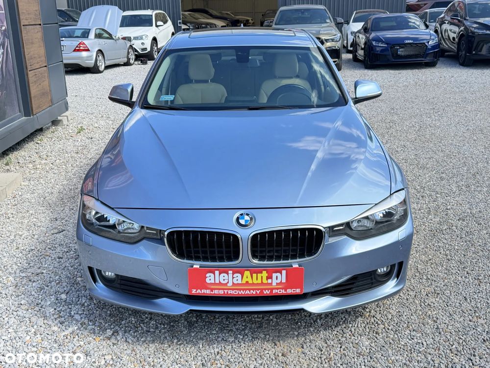 BMW Seria 3 320i Luxury Line - 12