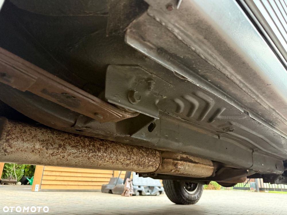 Jeep Cherokee - 24