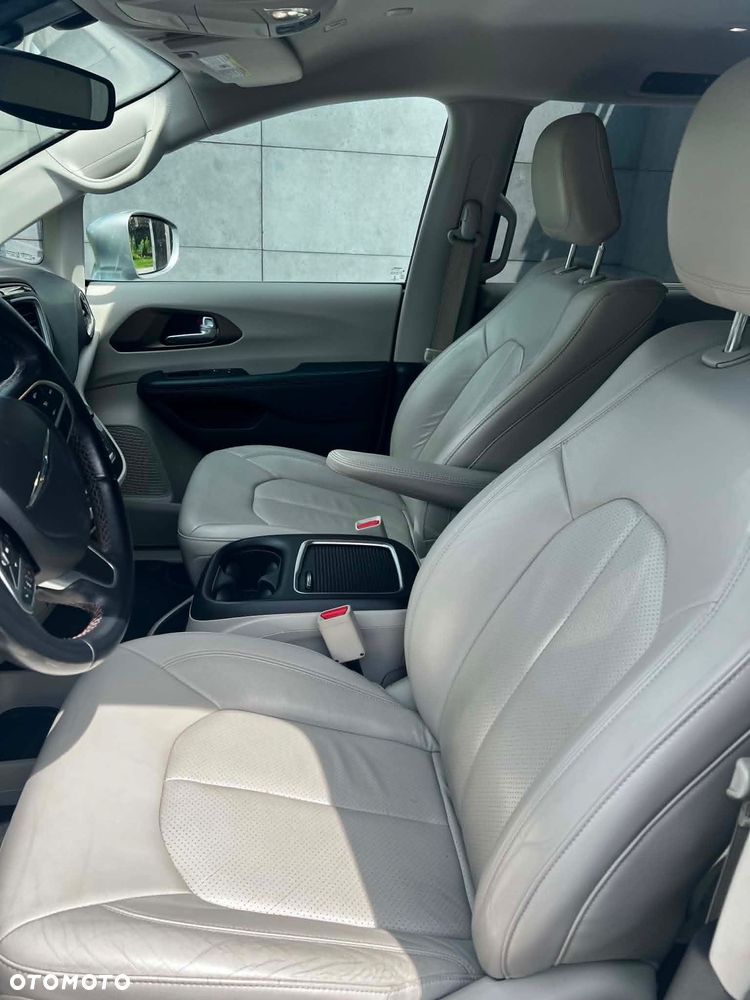 Chrysler Pacifica - 6