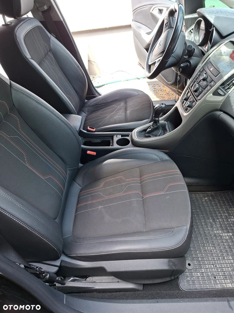 Opel Astra 1.4 Turbo 150 Jahre - 13