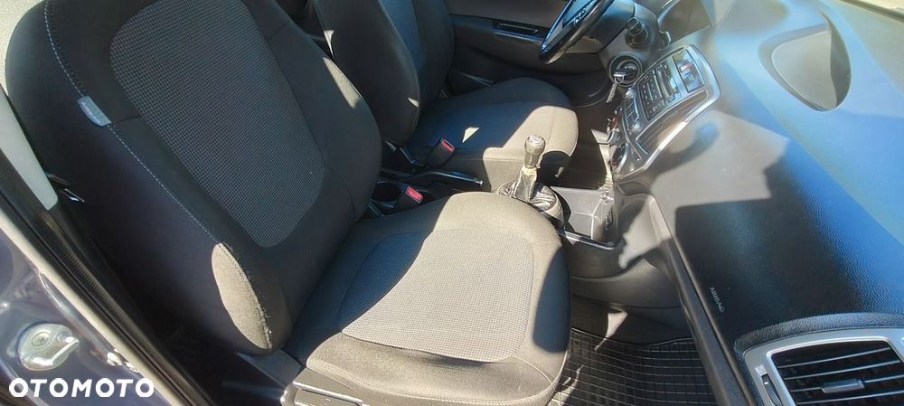 Hyundai i20 1.2 Trend - 12