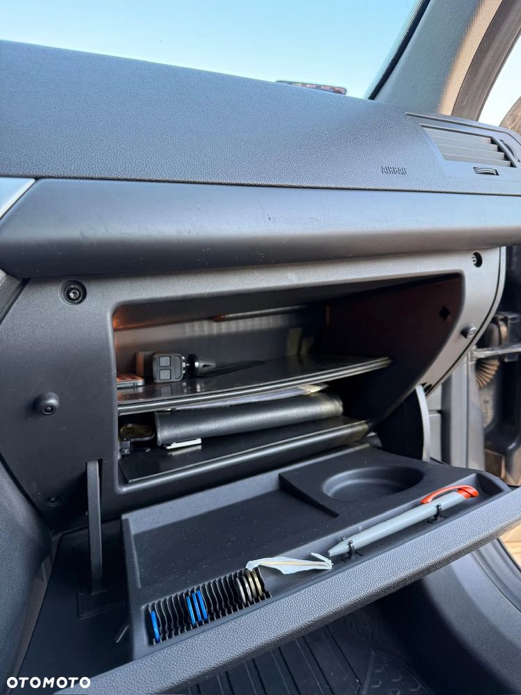 Opel Astra 1.6 Sport - 32