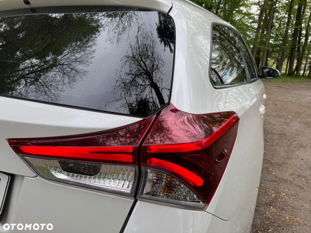 Toyota Auris 1.8 Executive - 21