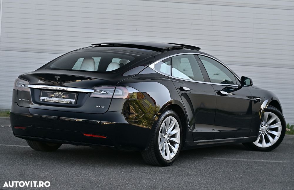Tesla Model S - 10