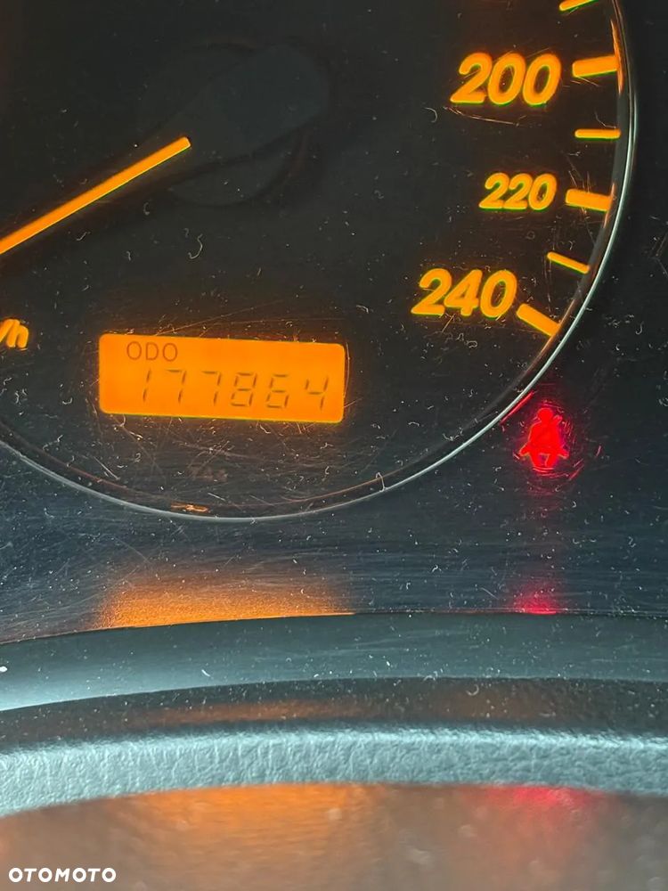Toyota Avensis - 11