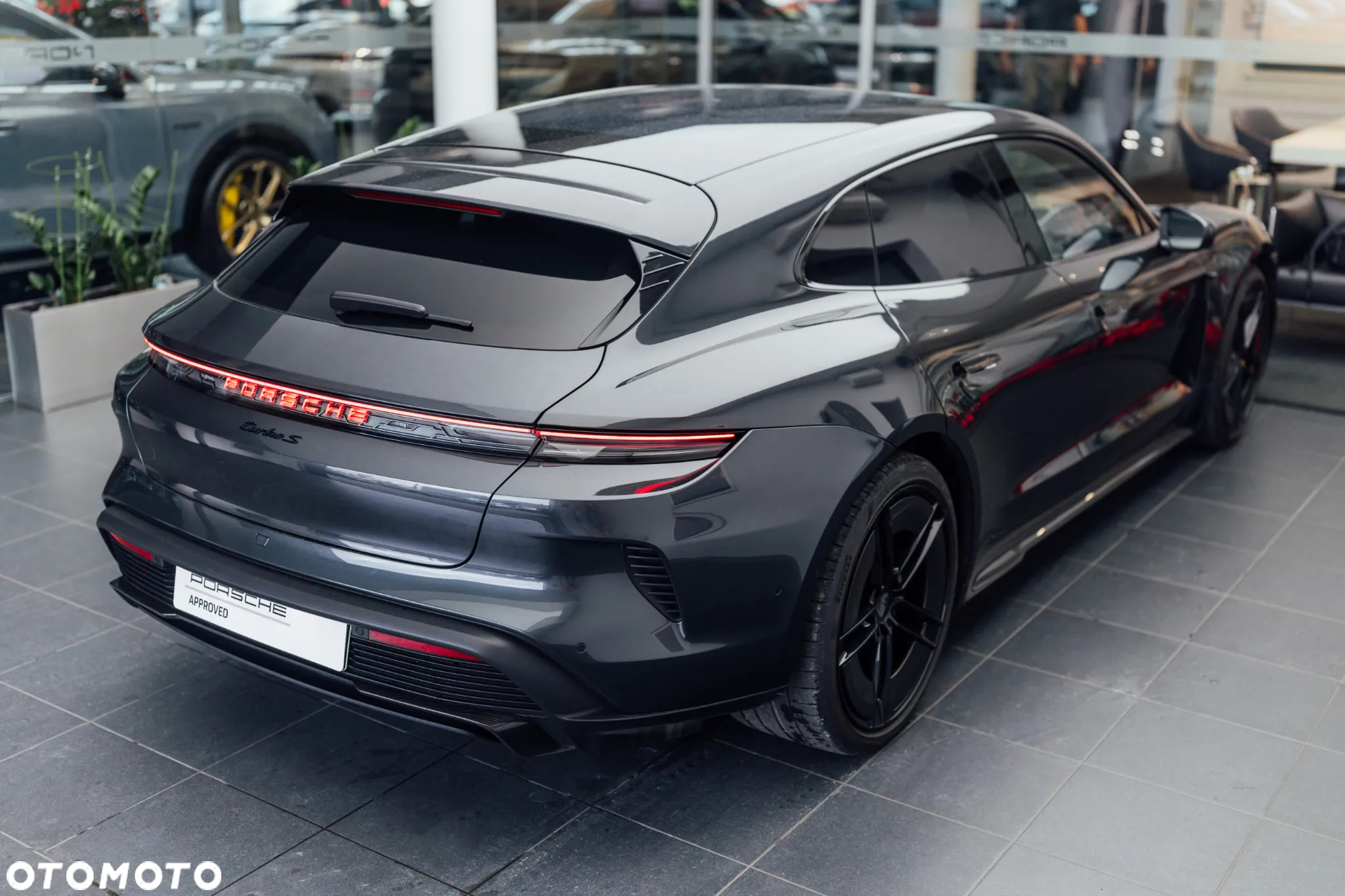 Porsche Taycan 105kWh Turbo S Sport Turismo - 14