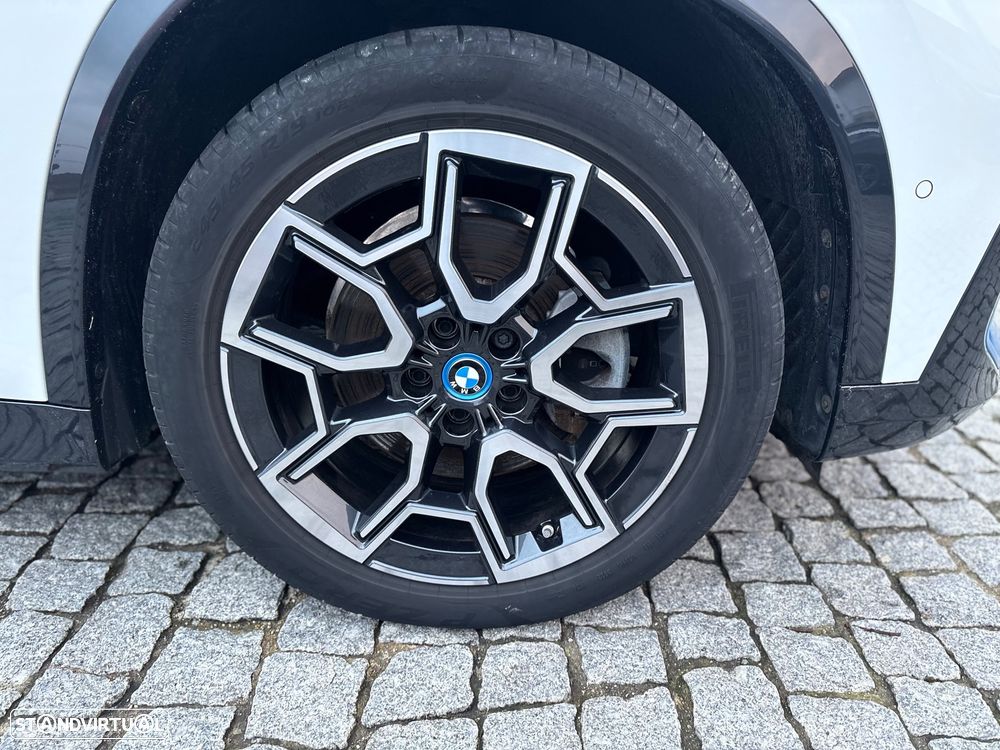 BMW iX1 xDrive30 xLine - 16