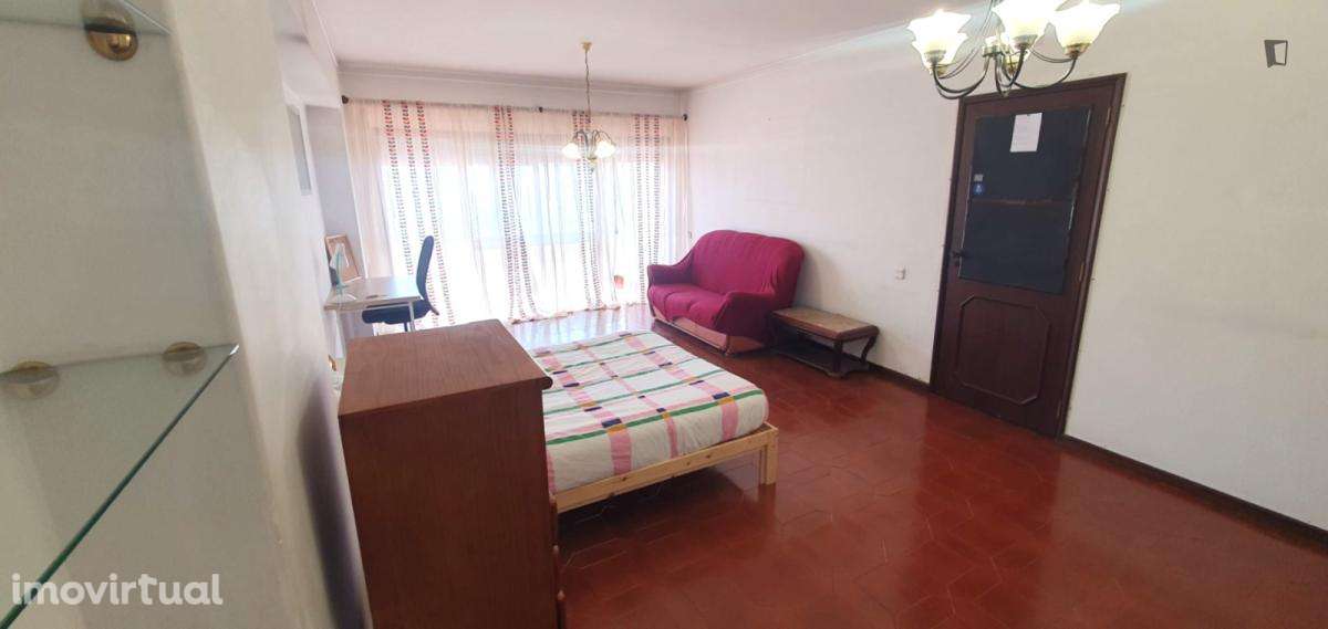 Quarto - localizado em Guimaraes - Grande imagem: 4/8