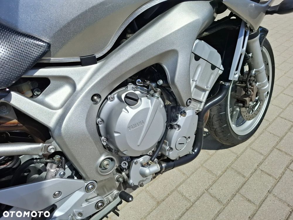 Yamaha FZ6 - 24